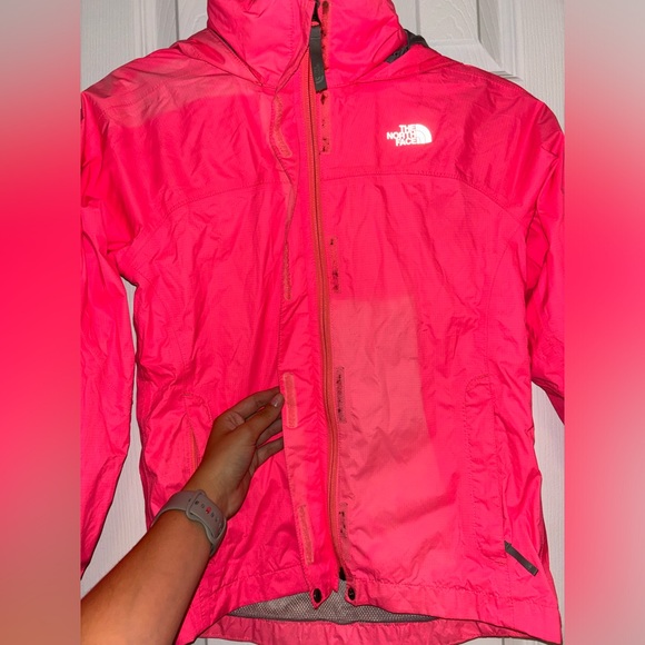 THE NORTH FACE • Girls (10-12) Pink Jacket - Picture 3 of 8